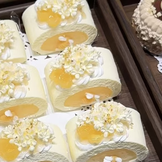 Osmanthus Cream Roll Squishy — sold individually
